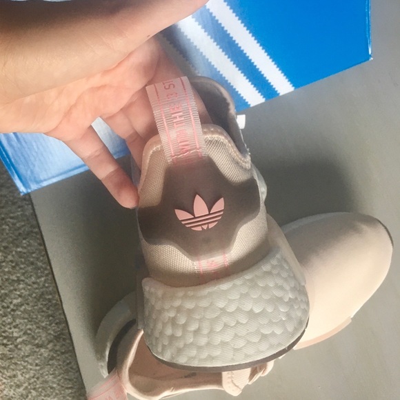 BRAND NEW Womens Adidas NMD_R1 - Picture 3 of 9
